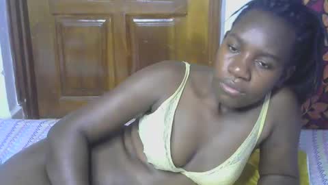 Snapshot of blahkbeauty chatting on October 26, 2025, 5:30 pm VIVIAN online show from October 26, 2025, 5:30 pm