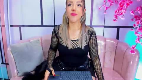 blairjones_ online show from September 17, 2025, 12:29 pm