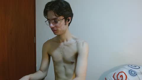 Snapshot of blakeshatter chatting on December 5, 2024, 4:23 pm blakeshatter online show from December 5, 2024, 4:23 pm