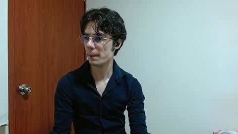 Snapshot of blakeshatter chatting on December 12, 2024, 1:43 am blakeshatter online show from December 12, 2024, 1:43 am