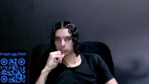 Snapshot of blek00x chatting on May 8, 2026, 7:08 pm blek00x online show from May 8, 2026, 7:08 pm