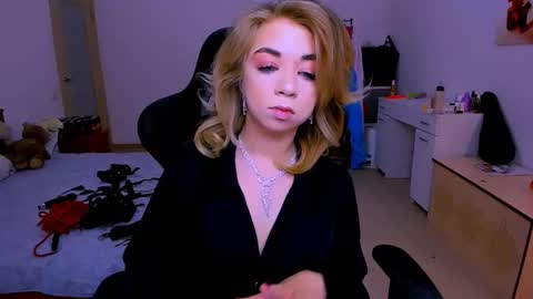 Snapshot of blinkofeyess chatting on February 5, 2026, 4:39 am Nicole online show from February 5, 2026, 4:39 am