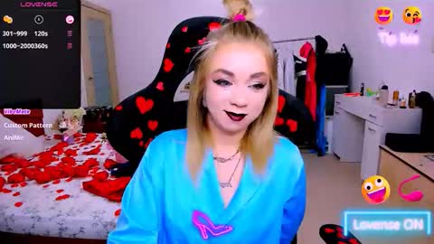 Snapshot of blinkofeyess chatting on February 19, 2026, 3:57 am Nicole online show from February 19, 2026, 3:57 am
