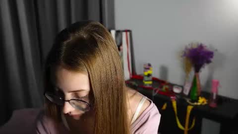  LiLy online show from November 10, 2025, 3:11 pm