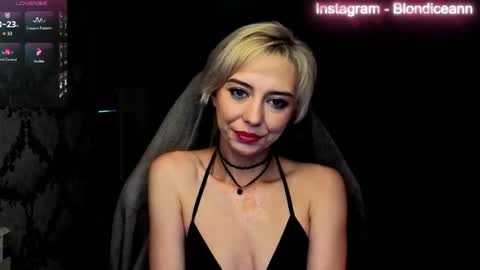 blond_ice_ann online show from June 5, 2026, 6:31 am