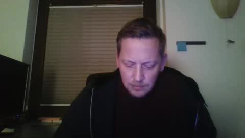 Snapshot of blonde32m chatting on December 5, 2024, 4:01 pm blonde32m online show from December 5, 2024, 4:01 pm