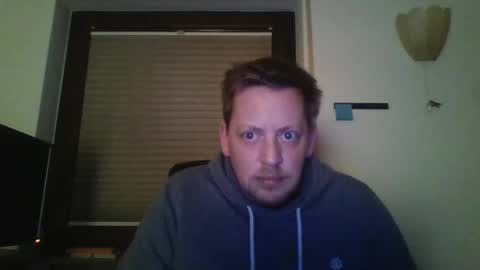 Snapshot of blonde32m chatting on December 15, 2024, 1:24 am blonde32m online show from December 15, 2024, 1:24 am