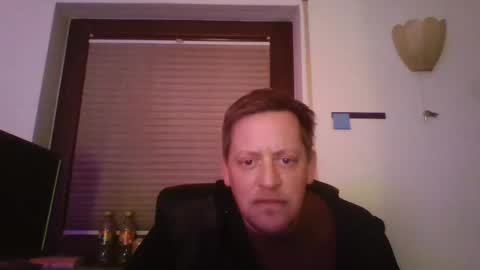 Snapshot of blonde32m chatting on December 31, 2024, 12:43 am blonde32m online show from December 31, 2024, 12:43 am