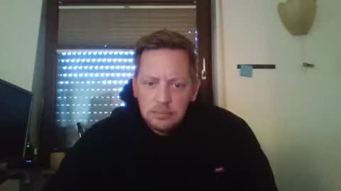 Snapshot of blonde32m chatting on September 14, 2025, 5:28 am blonde32m online show from September 14, 2025, 5:28 am