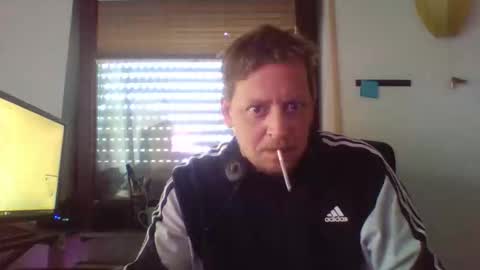 Snapshot of blonde32m chatting on September 15, 2025, 2:28 pm blonde32m online show from September 15, 2025, 2:28 pm