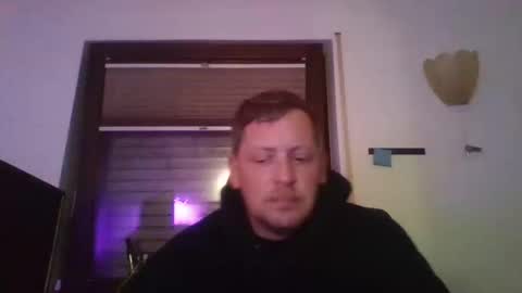 Snapshot of blonde32m chatting on September 23, 2025, 5:49 pm blonde32m online show from September 23, 2025, 5:49 pm