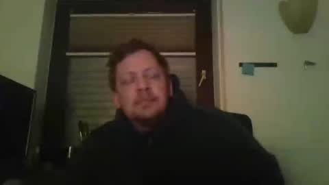 Snapshot of blonde32m chatting on November 2, 2025, 5:43 am blonde32m online show from November 2, 2025, 5:43 am