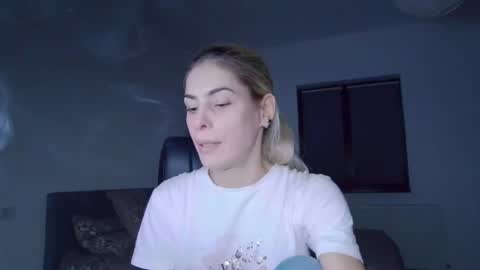 Snapshot of blonde4pasion chatting on December 1, 2024, 7:36 pm blonde4pasion online show from December 1, 2024, 7:36 pm