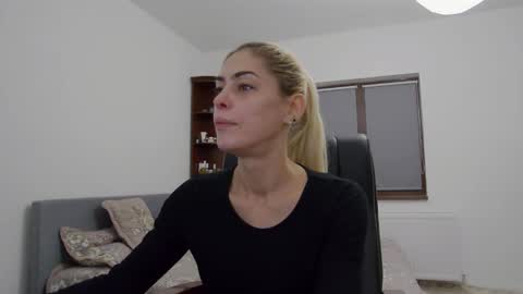 Snapshot of blonde4pasion chatting on December 3, 2024, 5:42 am blonde4pasion online show from December 3, 2024, 5:42 am