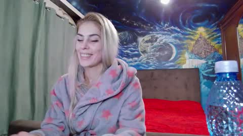 Snapshot of blonde4pasion chatting on January 22, 2025, 8:38 pm blonde4pasion online show from January 22, 2025, 8:38 pm