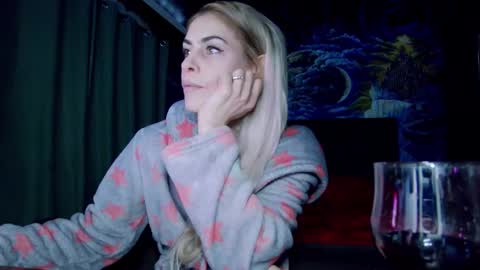 Snapshot of blonde4pasion chatting on January 25, 2025, 6:46 pm blonde4pasion online show from January 25, 2025, 6:46 pm