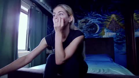 Snapshot of blonde4pasion chatting on September 12, 2025, 5:40 am blonde4pasion online show from September 12, 2025, 5:40 am