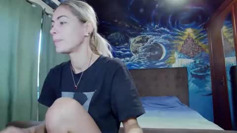 Snapshot of blonde4pasion chatting on September 27, 2025, 5:01 am blonde4pasion online show from September 27, 2025, 5:01 am