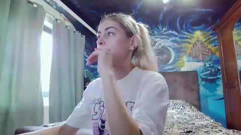 Snapshot of blonde4pasion chatting on October 10, 2025, 10:47 am blonde4pasion online show from October 10, 2025, 10:47 am