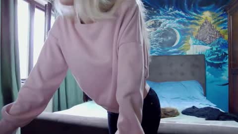 Snapshot of blonde4pasion chatting on February 7, 2026, 2:32 pm blonde4pasion online show from February 7, 2026, 2:32 pm