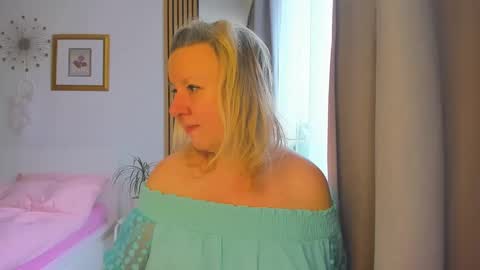 Nicole online show from January 6, 2025, 9:19 am