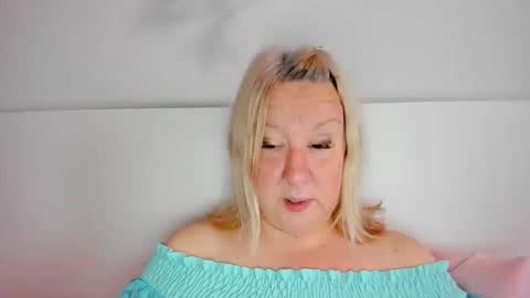 Nicole online show from October 16, 2025, 9:32 am