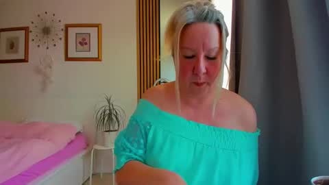 Snapshot of blonde_angel20 chatting on March 16, 2026, 3:27 pm Nicole online show from March 16, 2026, 3:27 pm