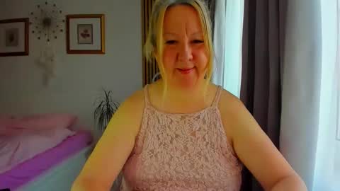 Snapshot of blonde_angel20 chatting on March 22, 2026, 4:27 am Nicole online show from March 22, 2026, 4:27 am