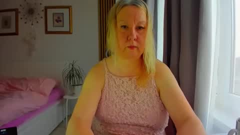 Snapshot of blonde_angel20 chatting on March 23, 2026, 4:38 am Nicole online show from March 23, 2026, 4:38 am