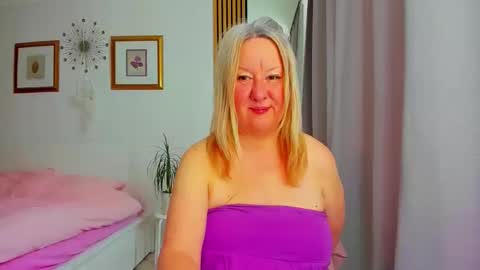 Snapshot of blonde_angel20 chatting on March 28, 2026, 8:47 am Nicole online show from March 28, 2026, 8:47 am