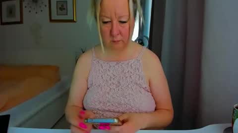 Snapshot of blonde_angel20 chatting on April 12, 2026, 8:30 am Nicole online show from April 12, 2026, 8:30 am