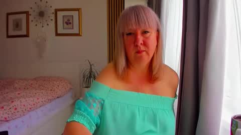 Snapshot of blonde_angel20 chatting on April 16, 2026, 4:46 am Nicole online show from April 16, 2026, 4:46 am
