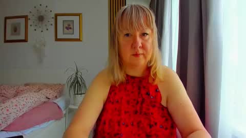 Snapshot of blonde_angel20 chatting on April 29, 2026, 3:21 am Nicole online show from April 29, 2026, 3:21 am