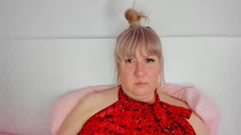 Snapshot of blonde_angel20 chatting on April 29, 2026, 3:27 pm Nicole online show from April 29, 2026, 3:27 pm