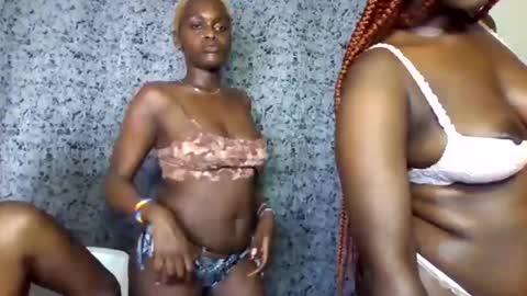 blonde_barby online show from October 16, 2025, 6:31 pm