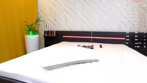 blonde_bigtits online show from March 9, 2025, 8:18 am