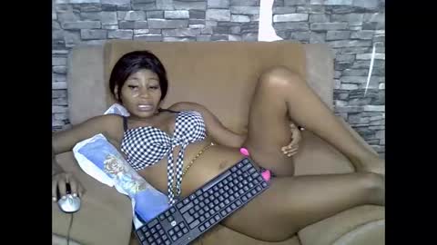 blonde_creamy online show from April 27, 2026, 6:39 pm