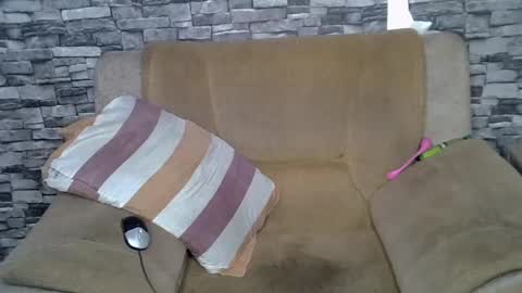 blonde_creamy online show from July 7, 2026, 9:41 pm