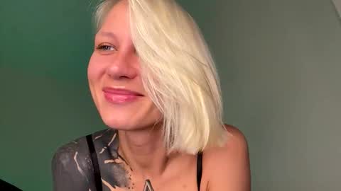 Snapshot of blonde_fuck_couple chatting on May 31, 2026, 12:19 am blonde_fuck_couple online show from May 31, 2026, 12:19 am