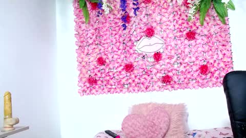 blonde_squirt_ online show from January 3, 2025, 7:49 am