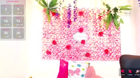 blonde_squirt_ online show from January 11, 2025, 11:45 am