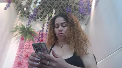 Snapshot of blonde_squirt_ chatting on February 15, 2026, 4:25 pm blonde_squirt_ online show from February 15, 2026, 4:25 pm