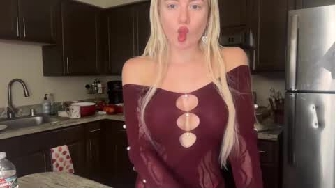 Snapshot of blondebunny999 chatting on May 7, 2026, 1:33 am blondebunny999 online show from May 7, 2026, 1:33 am