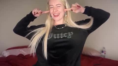 Snapshot of blondebunny999 chatting on May 19, 2026, 2:18 am blondebunny999 online show from May 19, 2026, 2:18 am