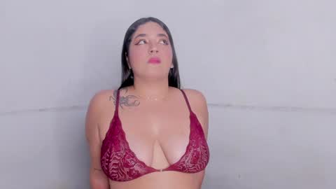 Snapshot of blondedirtygirl chatting on December 3, 2024, 3:20 am Kim mia and 3 boys ready for action online show from December 3, 2024, 3:20 am