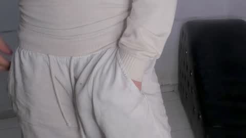 Snapshot of blondedirtygirl chatting on December 3, 2024, 10:39 am Kim mia and 3 boys ready for action online show from December 3, 2024, 10:39 am