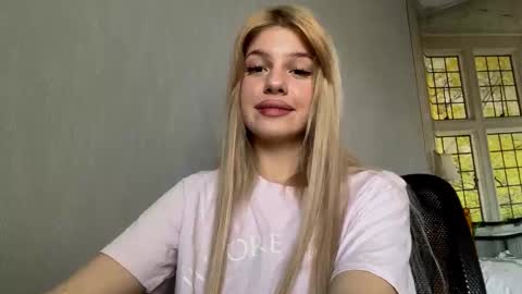 Evelina online show from November 15, 2025, 8:33 am