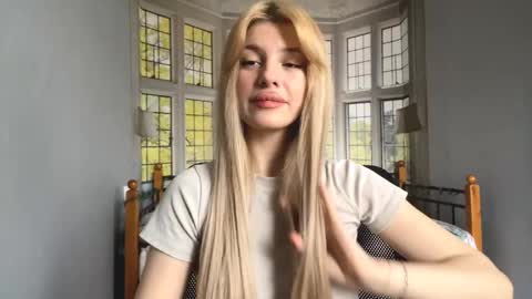 Snapshot of blondellgrubaugh chatting on November 16, 2025, 7:25 am Evelina online show from November 16, 2025, 7:25 am