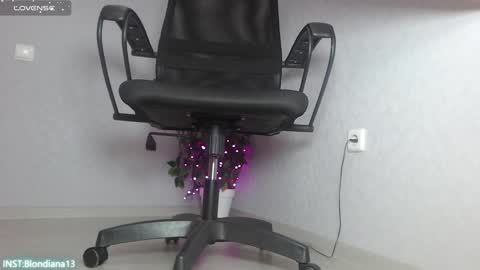 Im Di. I smell naked even when Im dressed. online show from December 24, 2024, 9:39 am