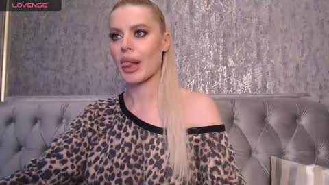 Snapshot of blondiestarxxx chatting on January 19, 2025, 12:38 am Helen online show from January 19, 2025, 12:38 am